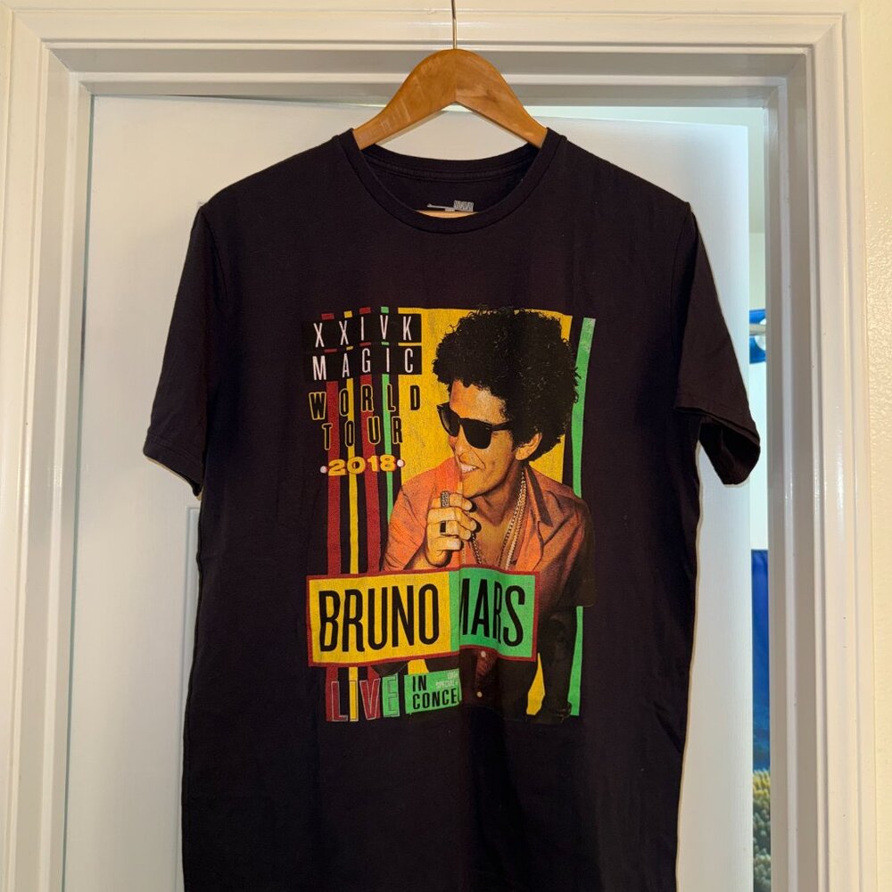 Bruno Mars 24K Magic World Tour 2018 (Unlicensed) Graphic T-Shirt Black Size M